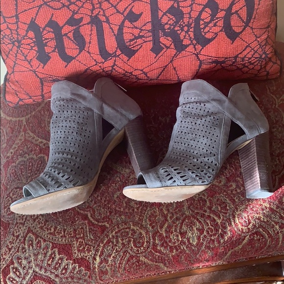 Vince Camuto booties - Picture 2 of 7